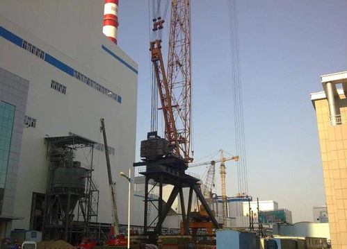 目前国内最高的扳起式塔吊,主钩最大起重量可达95吨,堪称庞然大物