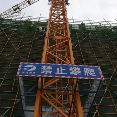 建筑内塔吊防攀爬网 施工塔吊防攀爬平台 宇鑫 塔吊防攀爬网